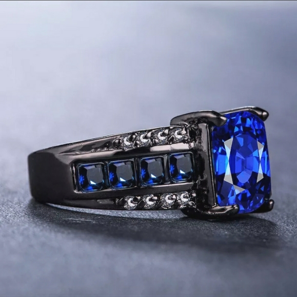 Emerald Cut Blue Saphire Ring - Picture 3 of 4